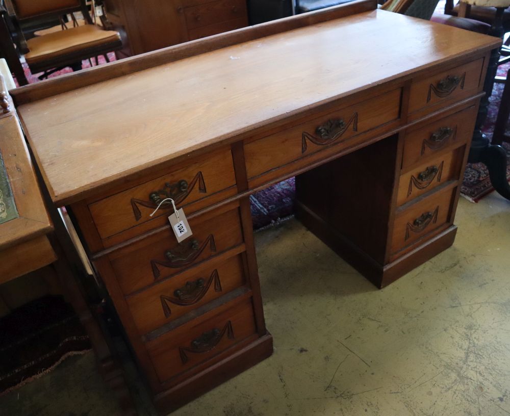 An early 20th century walnut kneehole desk, width 121cm, depth 52cm, height 78cm